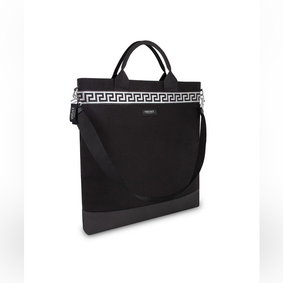 Versace - Picture 2 of 15